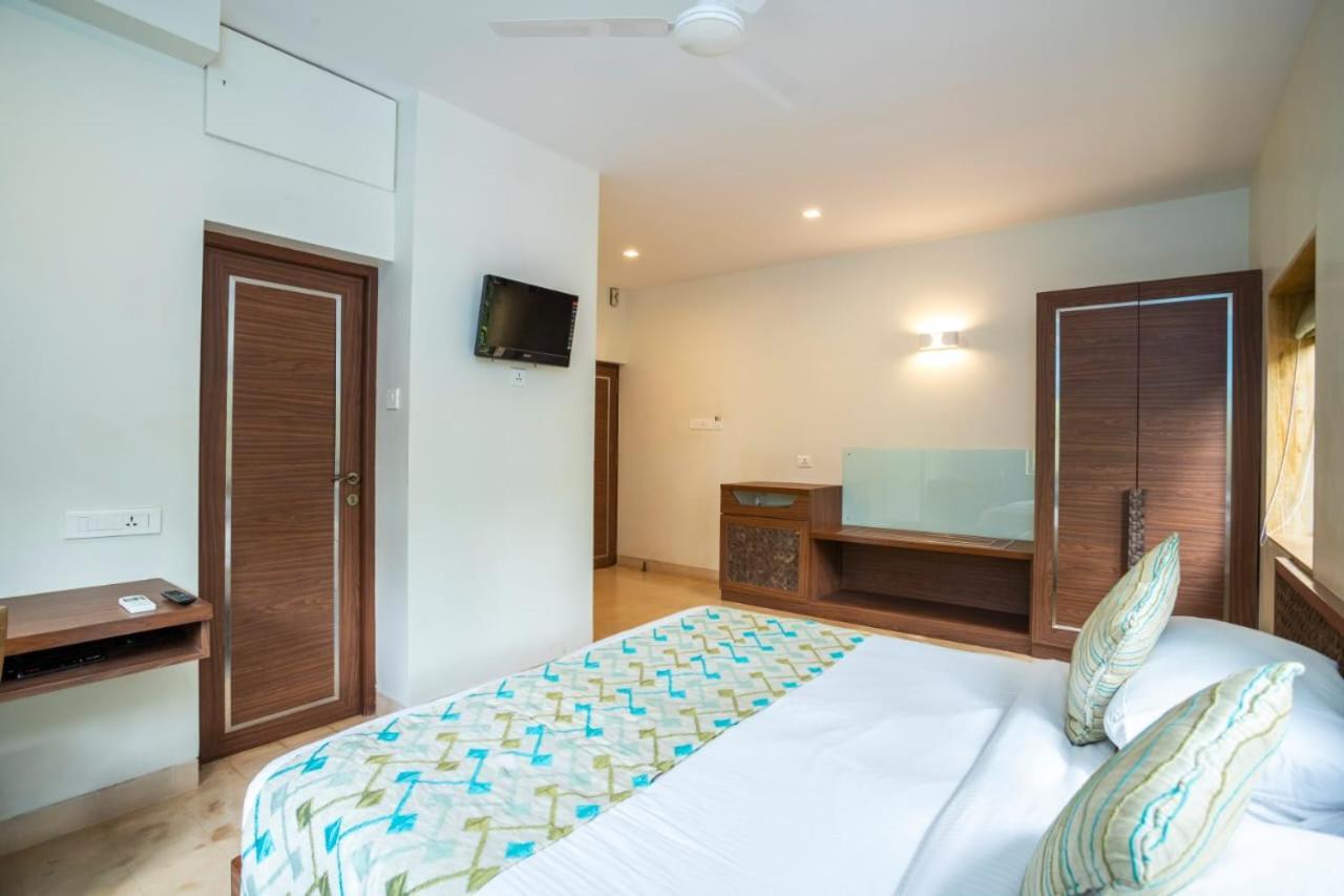 Holiday Goa Hotel Arpora Exterior photo